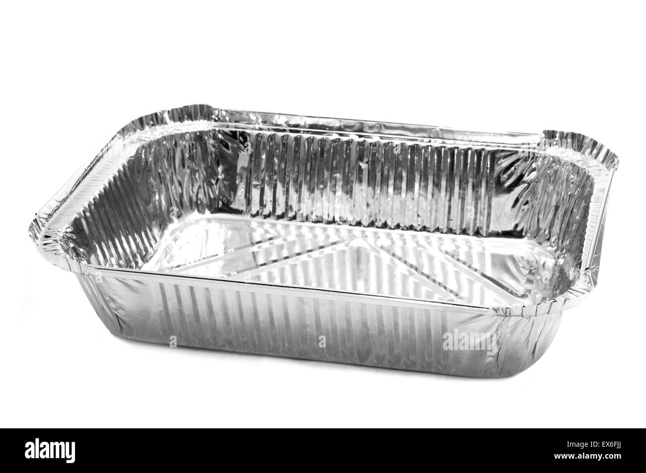 Un foglio di alluminio il vassoio su sfondo bianco Foto Stock