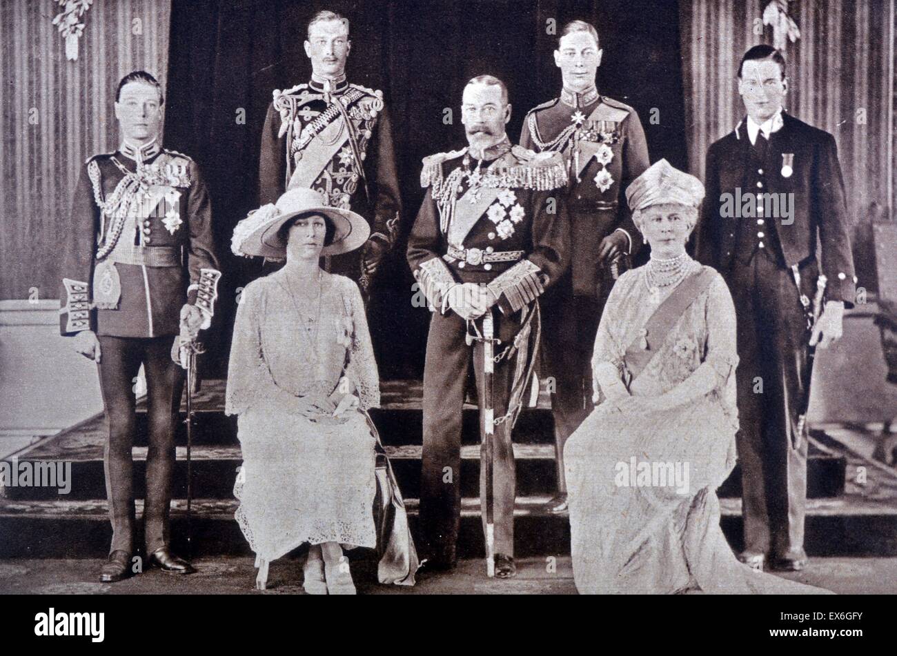 La famiglia reale di Gran Bretagna nel 1933. Da sinistra a destra: Edward più tardi re Edward VIII), Maria la principessa reale; duca di Gloucester; Re Giorgio V; George (più tardi re George VI), Queen Mary; Duca di Kent. 1933 Foto Stock