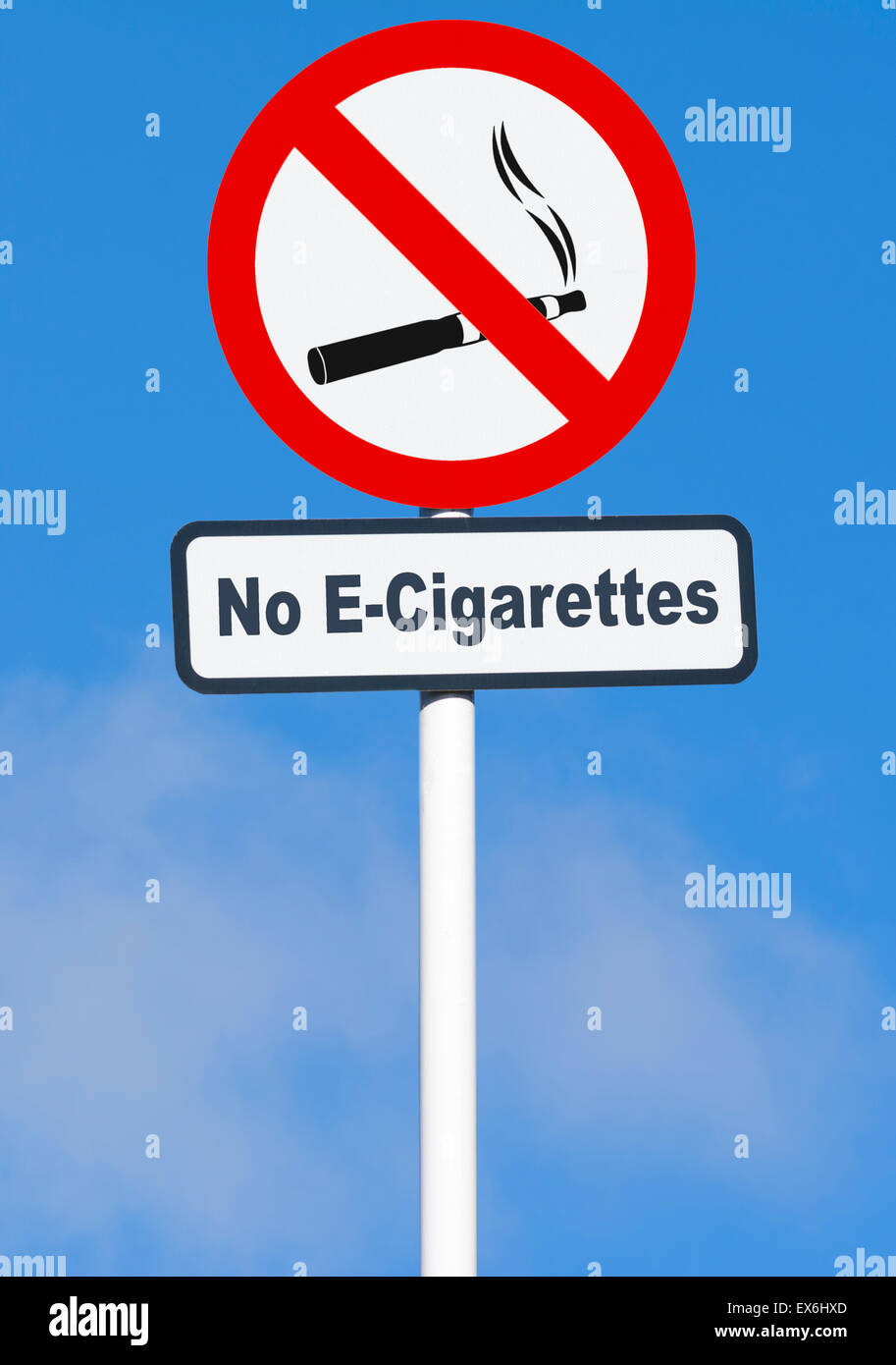 No le sigarette elettroniche cartello segnaletico. Vaping vietati o vietato signpost. Foto Stock