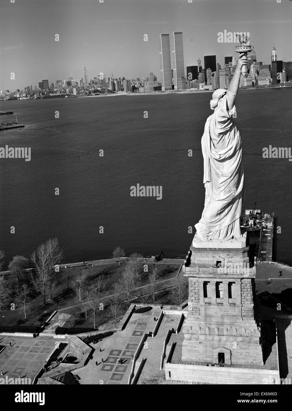 Fotografia della Statua della Libertà e a nord-est Vista del World Trade Center. Fotografato da Jack E. Boucher. Datata 1978 Foto Stock