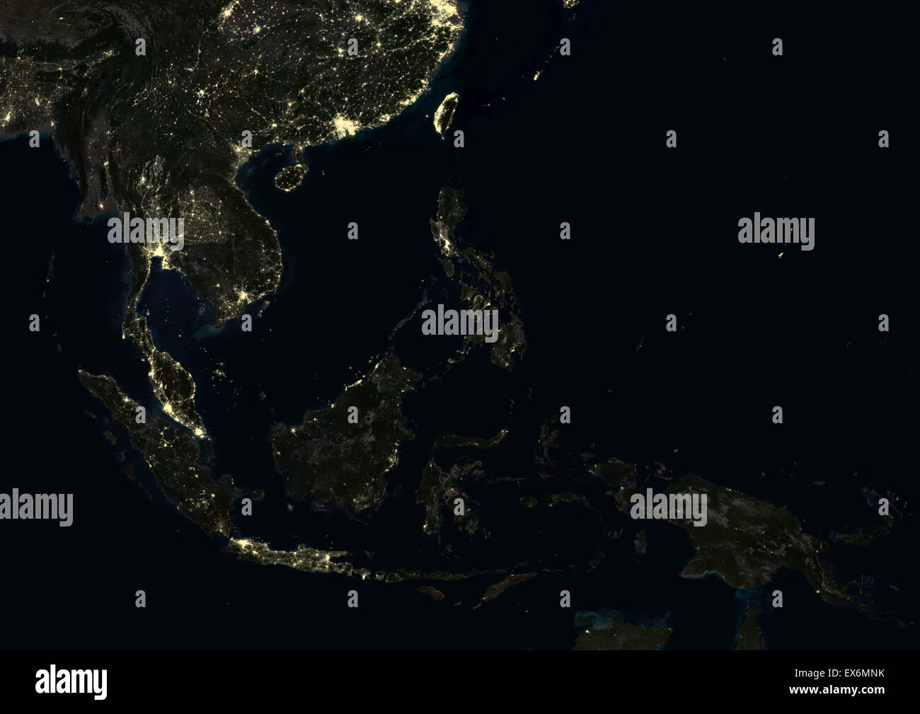 Southeast Asia di notte nel 2012. Questa immagine satellitare mostra urbana e industriale delle luci. Foto Stock