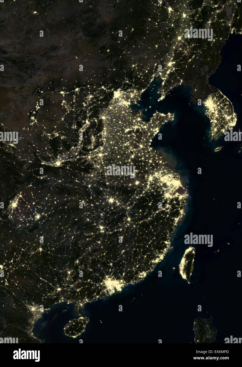Oriente Cina durante la notte nel 2012. Questa immagine satellitare mostra urbana e industriale delle luci. Foto Stock