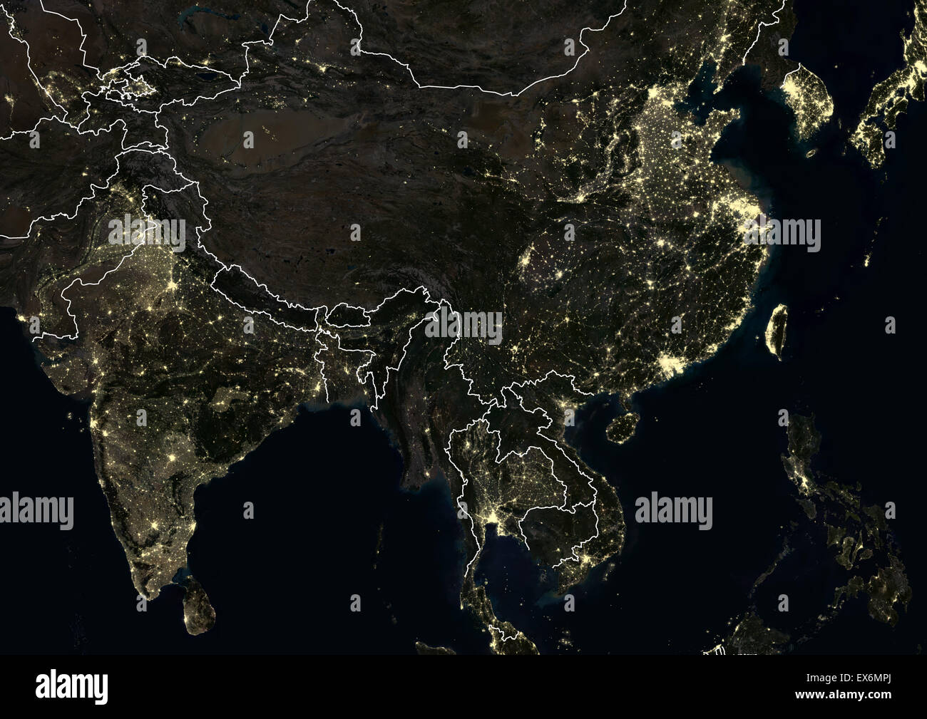 India e Cina durante la notte nel 2012. Questa immagine satellitare con i confini mostra urbana e industriale delle luci. Foto Stock