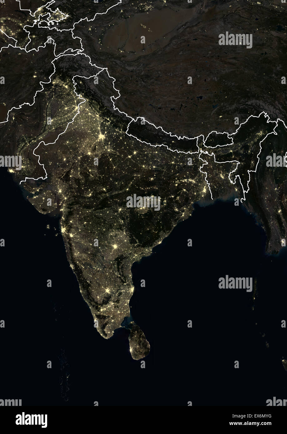 India durante la notte nel 2012. Questa immagine satellitare con i confini mostra urbana e industriale delle luci. Foto Stock