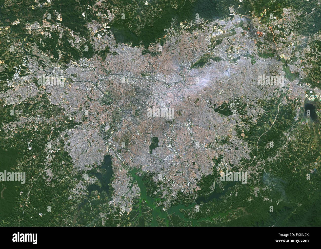 Colore immagine satellitare di Sao Paulo, Brasile. Immagine presa il 3 agosto del 2014 con il satellite Landsat 8 dati. Foto Stock