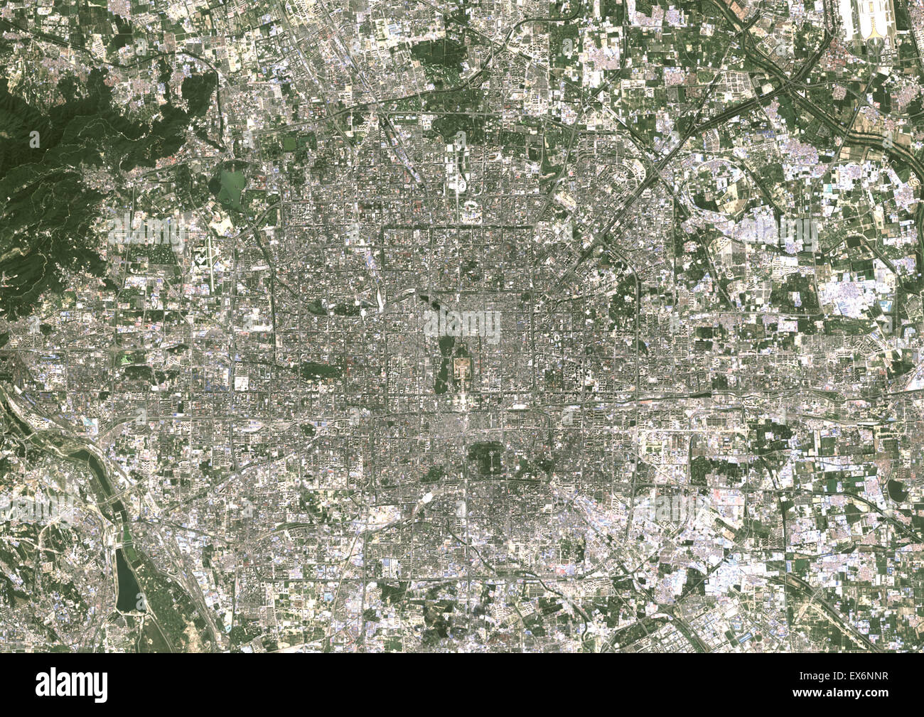 Colore immagine satellitare di Pechino centro città, Cina. Immagine presa sul 25 agosto 2013 con il satellite Landsat 8 dati. Foto Stock