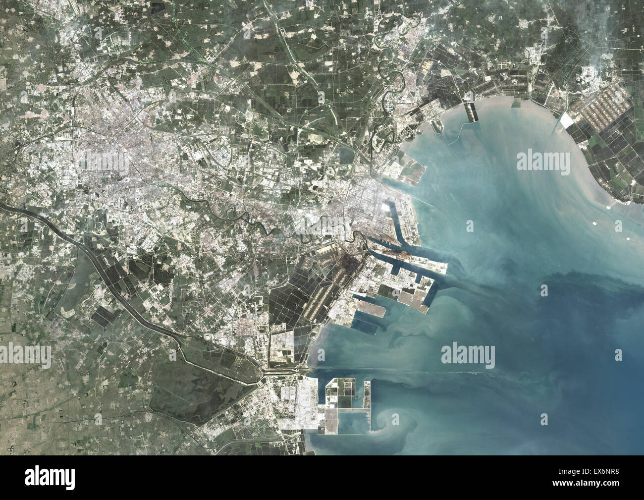 Colore immagine satellitare di Tianjin e Binhai, Cina. Immagine presa sul 12 agosto 2014 con il satellite Landsat 8 dati. Foto Stock