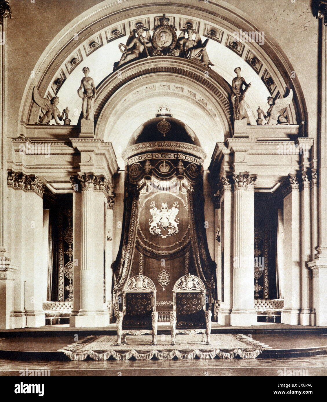 Sala del Trono a Buckingham Palace di Londra 1935 Foto Stock