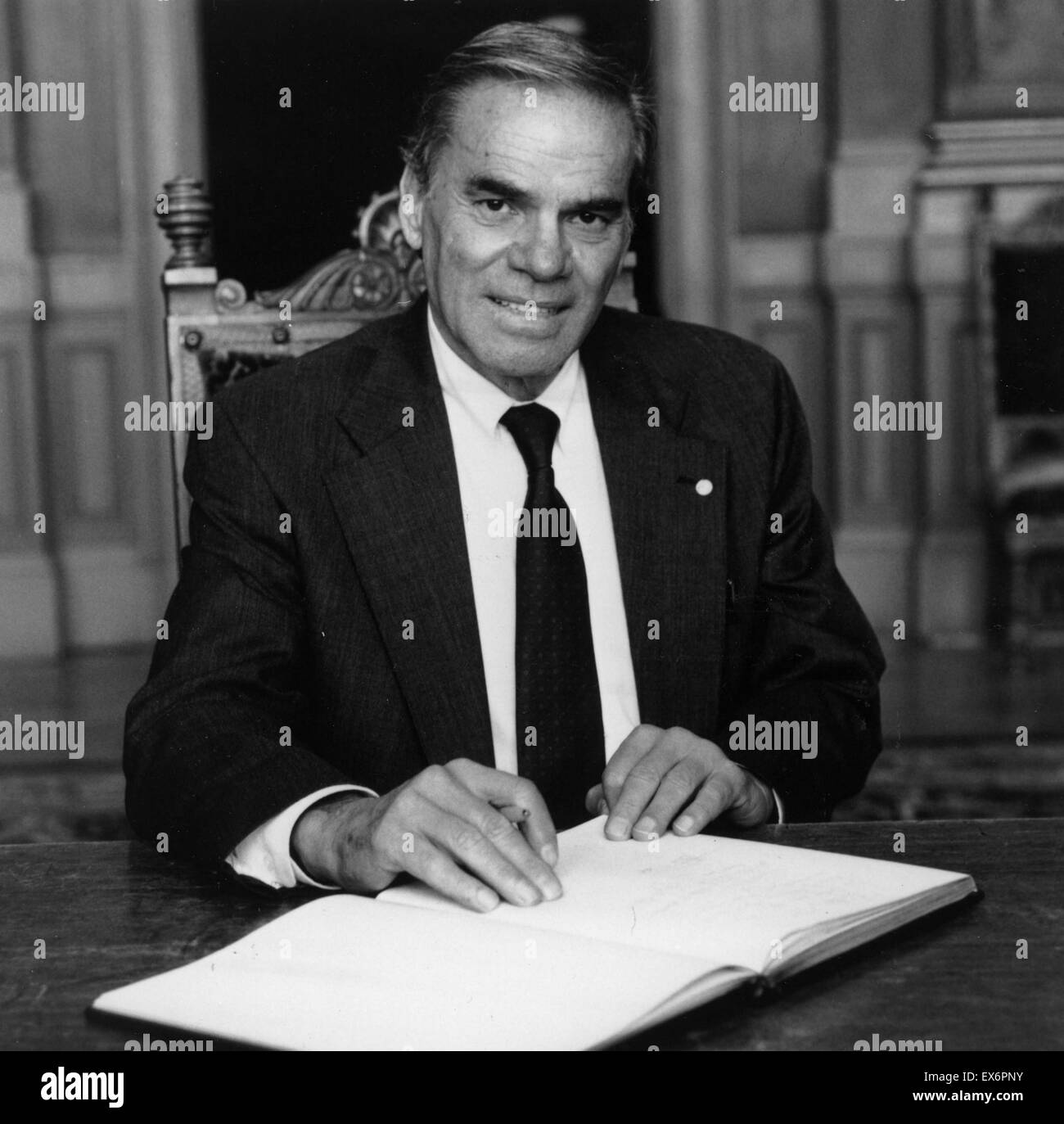 Martin Rodbell (1925-1998) era un American biochemist e endocrinologo molecolare che ha condiviso il premio Nobel nel 1994 in fisiologia o medicina per la sua scoperta di proteine G e principi di trasduzione del segnale di comunicazione cellulare Foto Stock