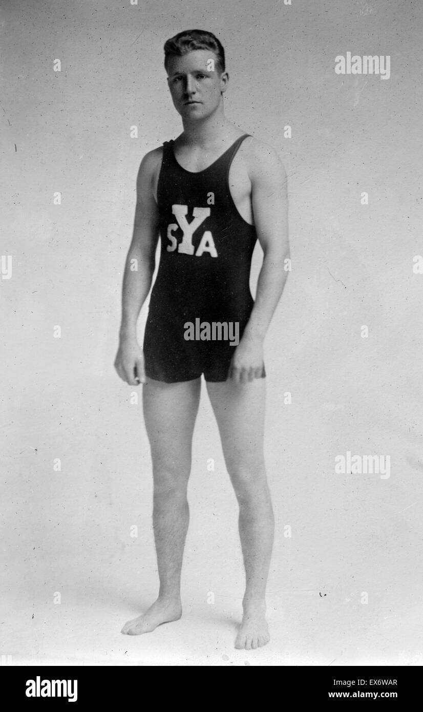 John C. Stoddart un nuotatore in costume da bagno 1915 Foto Stock