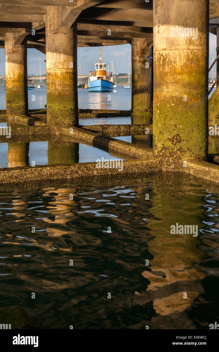 Sotto il Principe di Galles pier in Falmouth, Cornwall Foto Stock