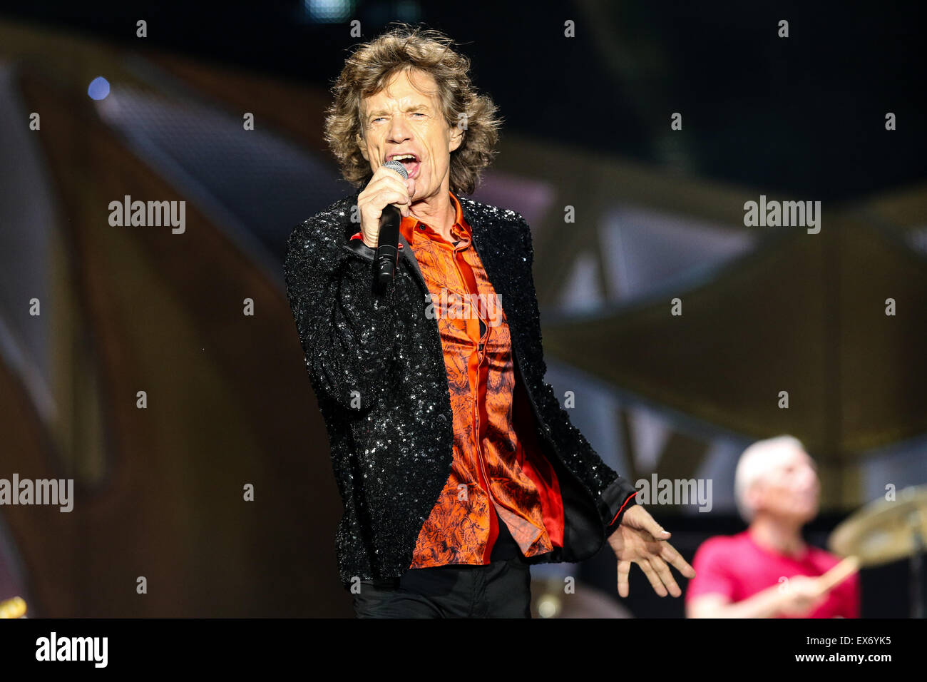 Mick Jagger dei Rolling Stones esegue sulla banda del 2015 Codice postale Tour Foto Stock