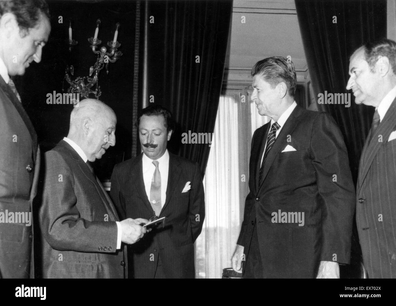 Governatore (più tardi il presidente USA) Ronald Reagan incontra il dittatore spagnolo, il generale Francisco Franco a Madrid nel 1972 Foto Stock