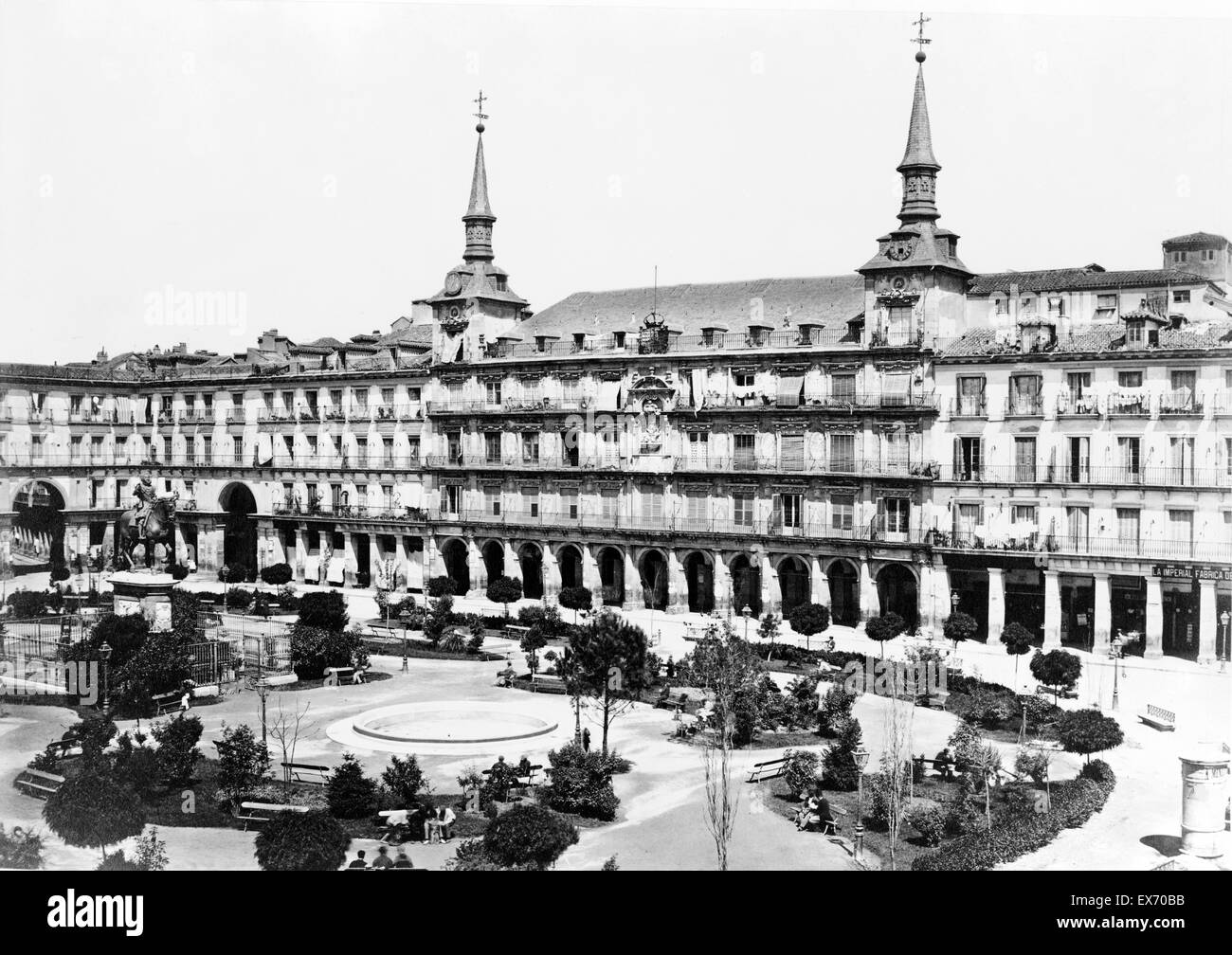 1880, Madrid, Spagna. In scena la Plaza Mayor Foto Stock