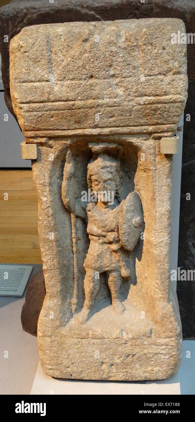 Altare di pietra calcarea. King's Stanley vicino a Stroud, Gloucestershire in Inghilterra. Romano del II secolo D.C. Foto Stock