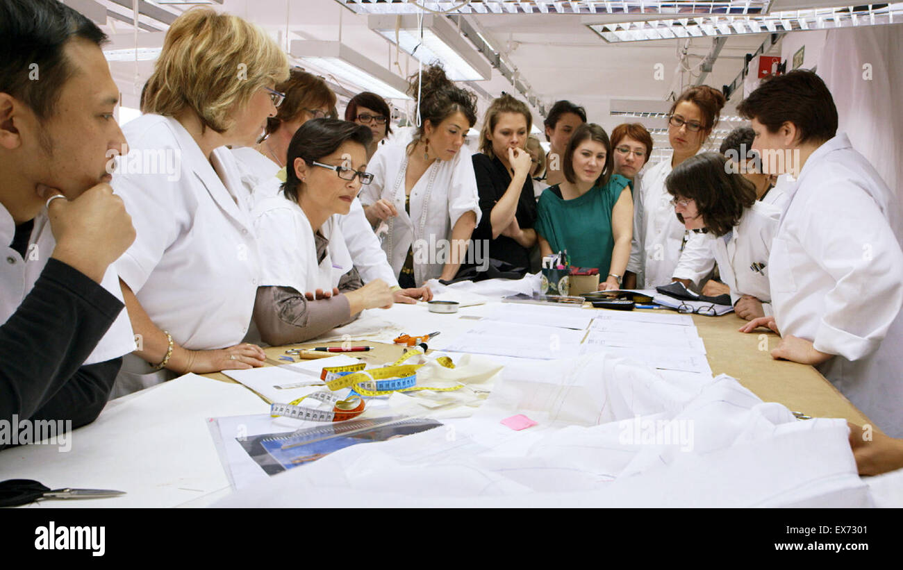 Dior e mi porta lo spettatore dentro il storied mondo di Christian Dior casa di moda. È stato diretto da Frédéric Tcheng. Questa fotografia è per il solo uso editoriale ed è il copyright del film company e/o il fotografo assegnato dal film o società di produzione e può essere riprodotto solo da pubblicazioni in congiunzione con la promozione del film di cui sopra. Un credito per il film company è richiesto. Il fotografo deve anche essere accreditato quando noto. Foto Stock