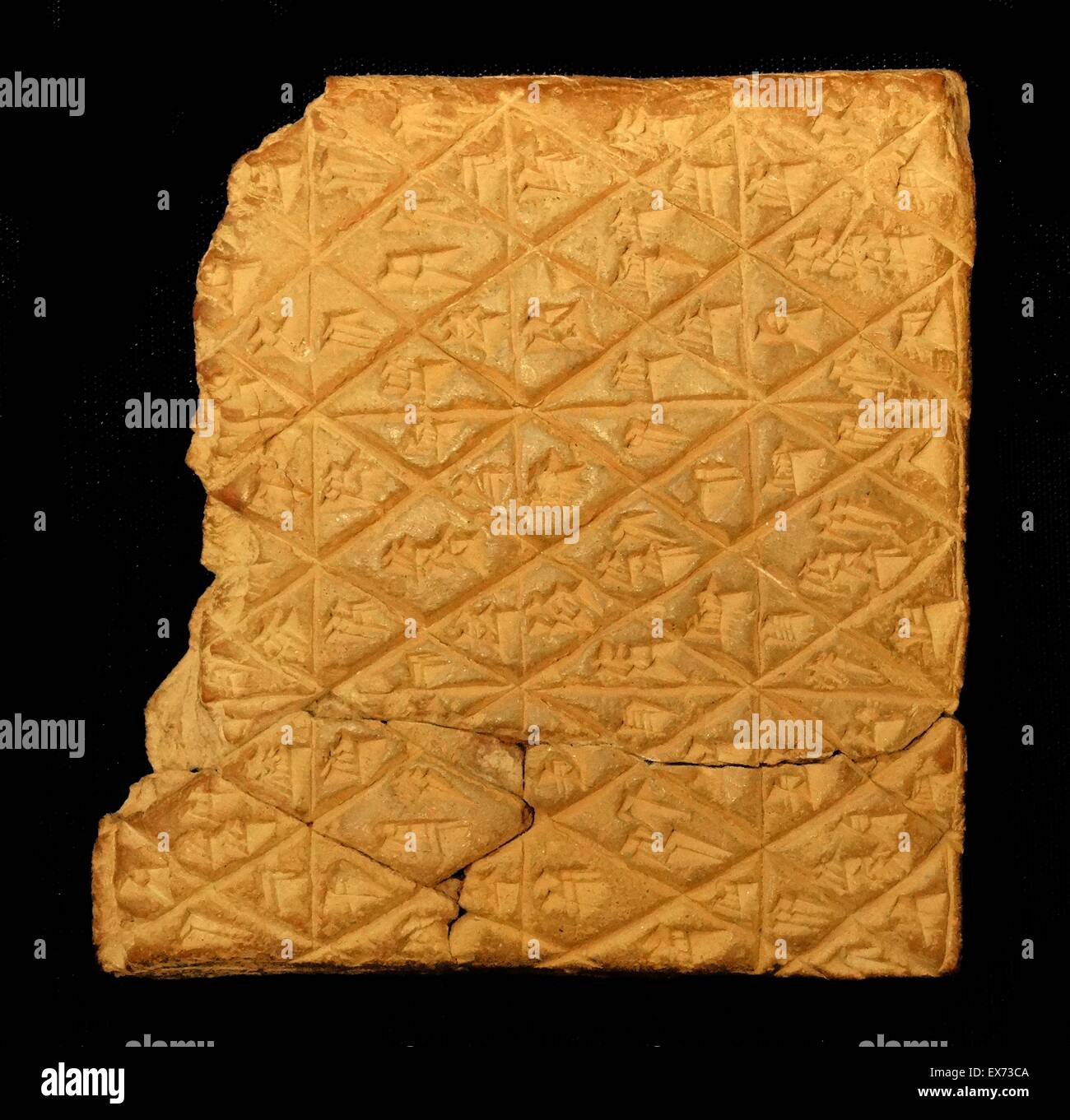 Le regole di Tablet una tavoletta cuneiforme contenente il più antico del mondo note regole per un gioco di bordo, scritto da un astronomo babilonese nel 177 A.C. Il gioco originale si era evoluto e ora è stato riprodotto per scommesse con cinque diversi pezzi per giocatore. La parte anteriore del Foto Stock