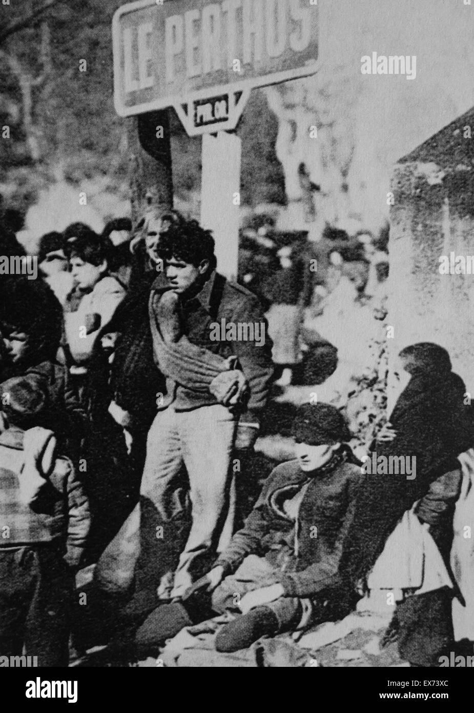 Il repubblicano militari e civili alla frontiera francese come fuggire in Spagna, durante la Guerra Civile Spagnola Foto Stock