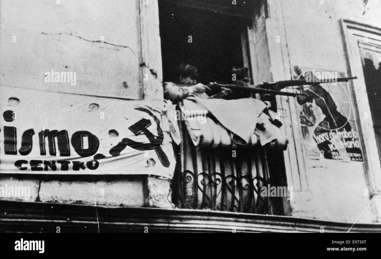 Combattenti della milizia resistere avanzante esercito nazionalista in Madrid durante la Guerra Civile Spagnola Foto Stock