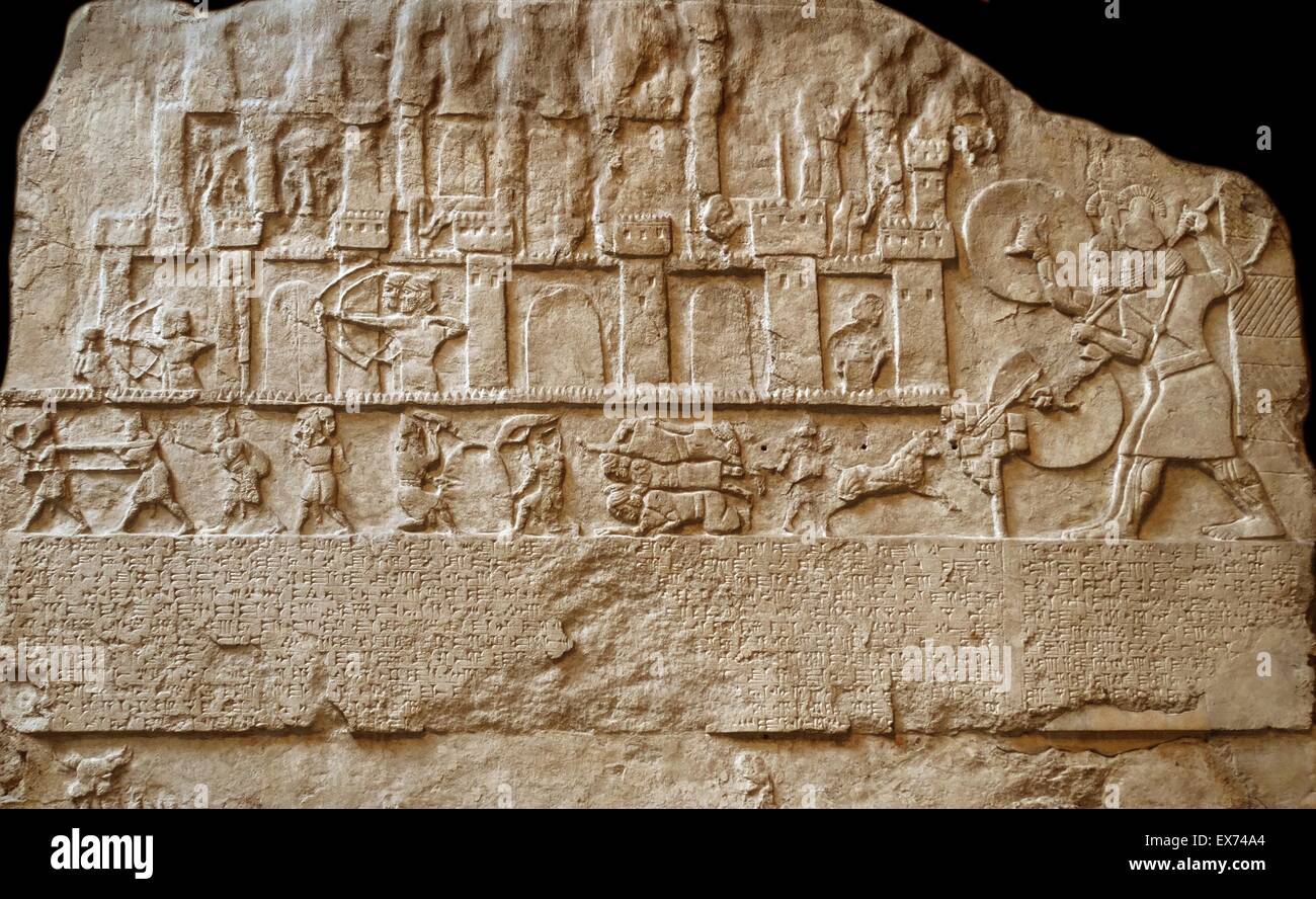 Soletta, assiro, circa 728 BC Da Nimrud, Sud Ovest Palace. Questo testo descrive alcune delle campagne di venne Tiglat-Pilèzer III (745-727 a.C.), ed è stato probabilmente per la prima volta immessi in un portale del palazzo centrale costruito da questo re. Foto Stock