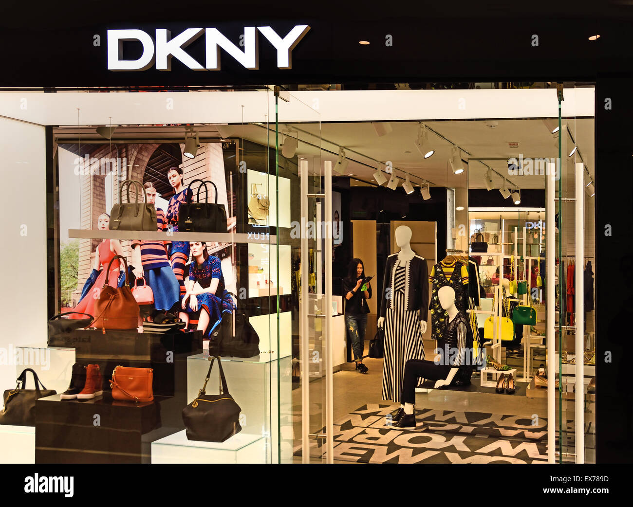 DKNY ( New York, Stati Uniti d'America ) Isola di Hong Kong Fashion Store cinese Cina Foto Stock