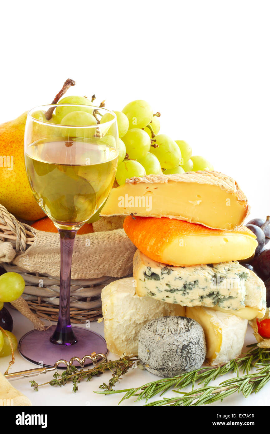 Formaggio francese, vino e frutta composizione concettuale Foto Stock