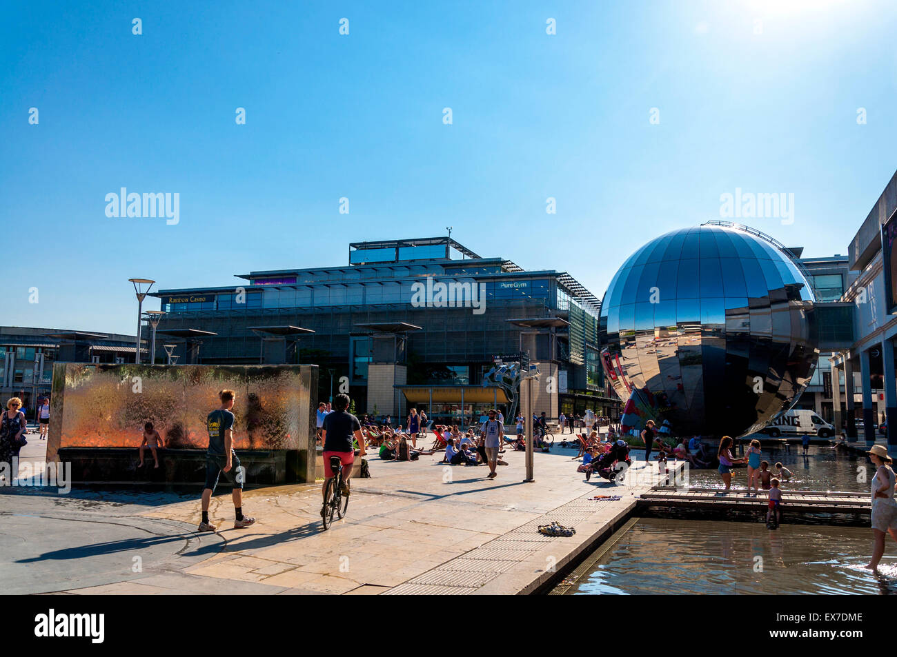 Millennium Square a Bristol, Inghilterra, Regno Unito Foto Stock