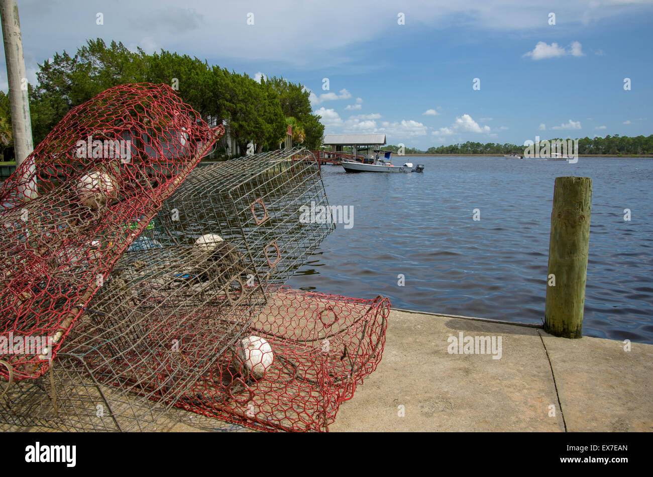 Reti di granchio sul molo vecchio fish house posizione, Steinhatchee, FL Foto Stock