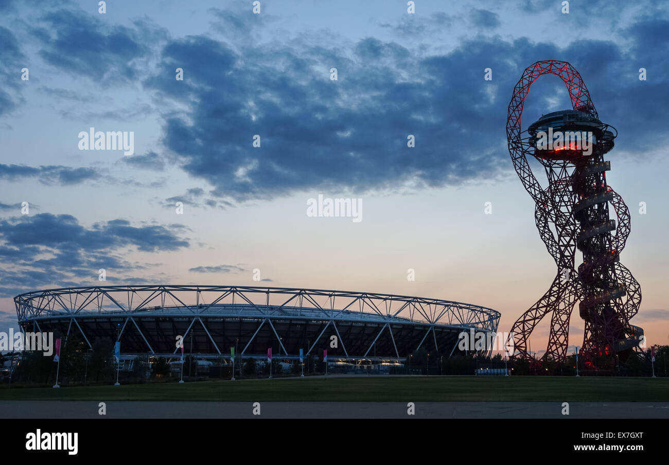 Queen Elizabeth Olympic Park al tramonto, Londra England Regno Unito Regno Unito Foto Stock