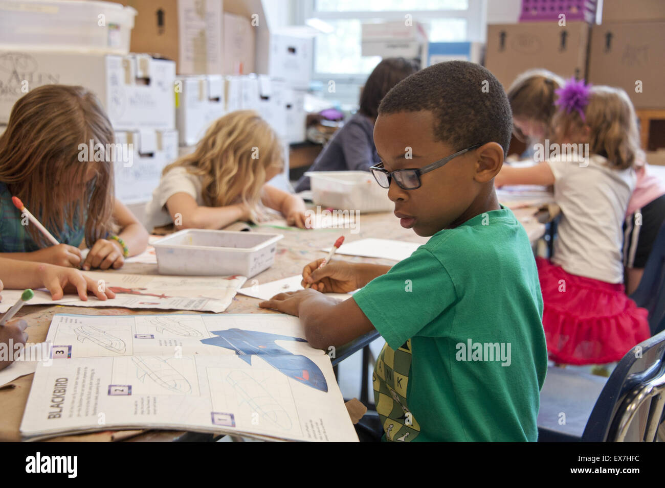 La minoranza afro-americani studenti che lavorano in un aula scolastica in metropolitan, Atlanta, Georgia. Foto Stock