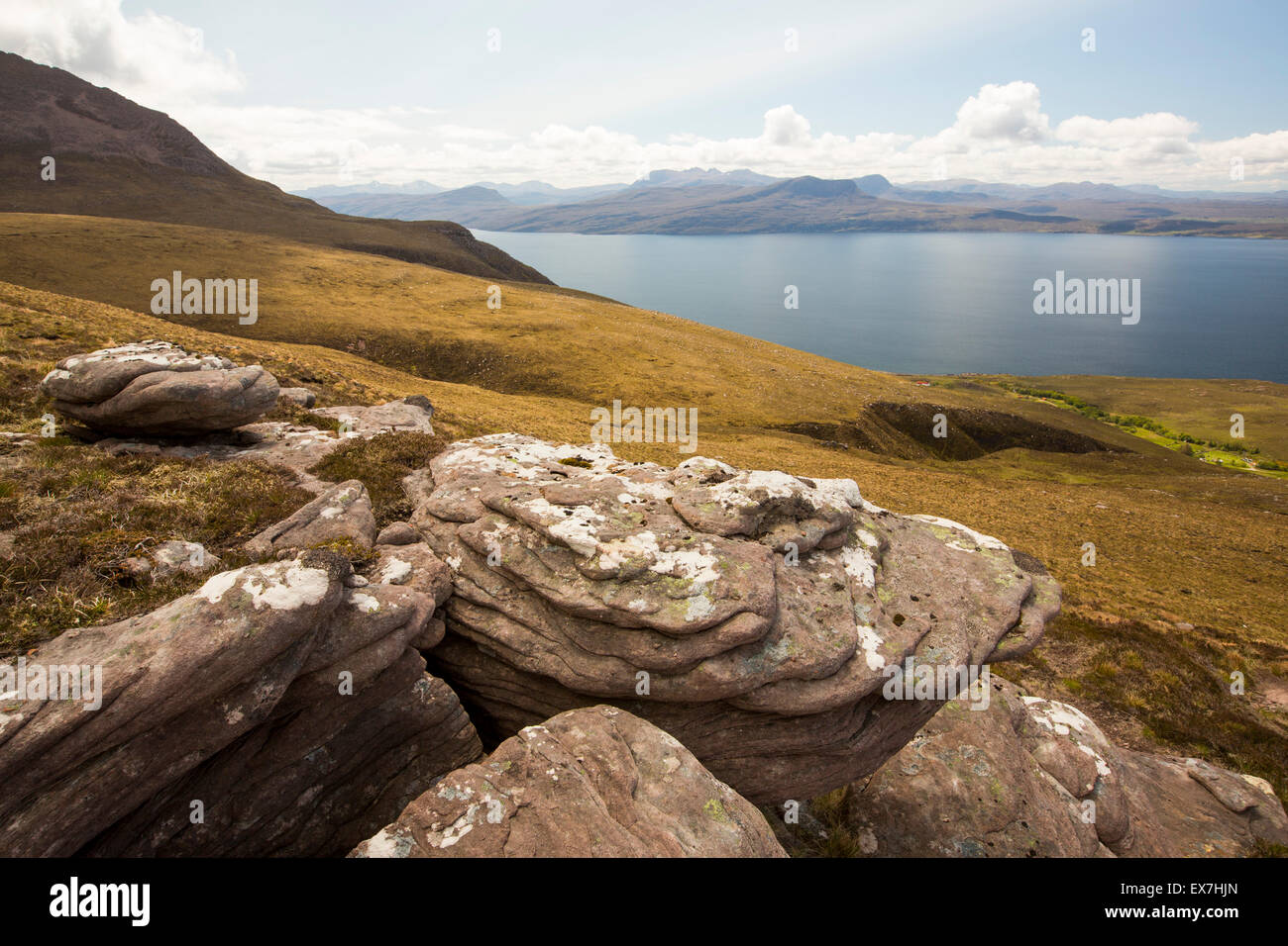 Guardando verso un Teallach, un Munro nel Nord Ovest highlands scozzesi, a sud di Ullapool, Scozia, dal Ben Mor Coigach Foto Stock