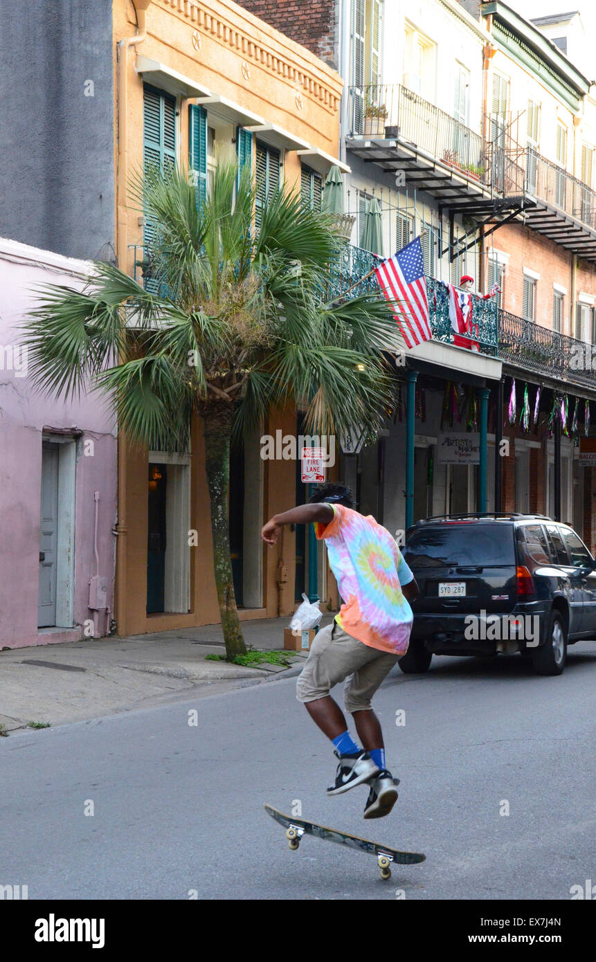 Street skate boarder del quartiere francese di New Orleans in Louisiana Foto Stock