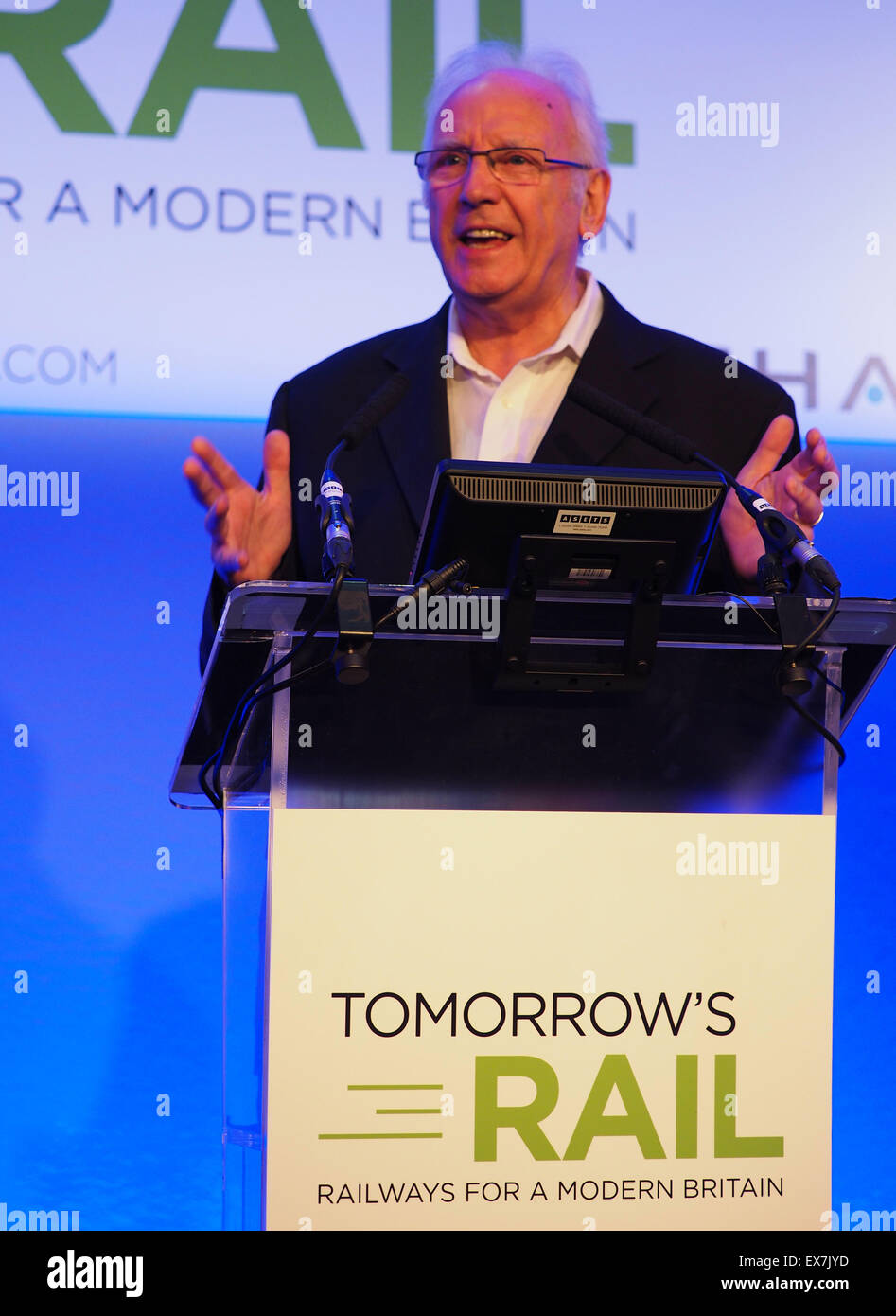 Pete Waterman Presidente del domani scheda ferroviaria. Domani Conferenza di rampa Foto Stock