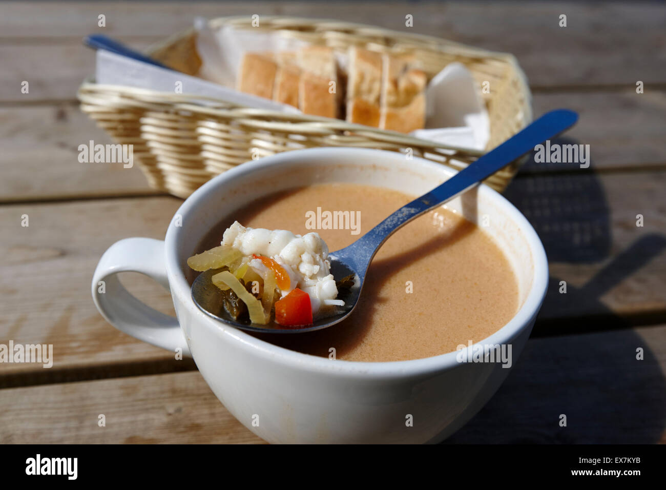 Ciotola di mondi più grande zuppa di aragosta da saegreifinn mare barone ristorante Reykjavik Islanda Foto Stock