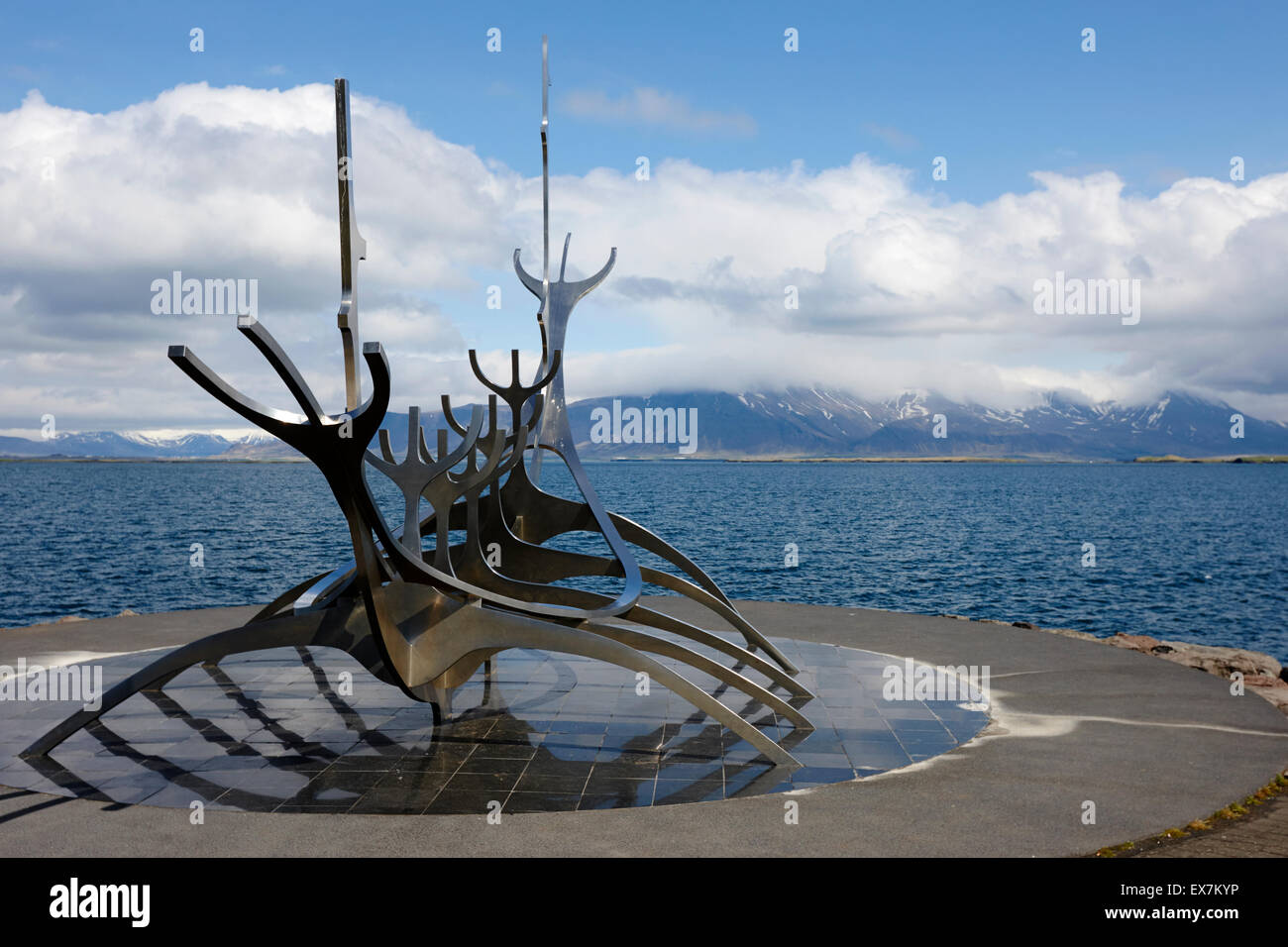 Solfarid sun voyager Viking Ship scultura sul lungomare di Reykjavik Islanda Foto Stock
