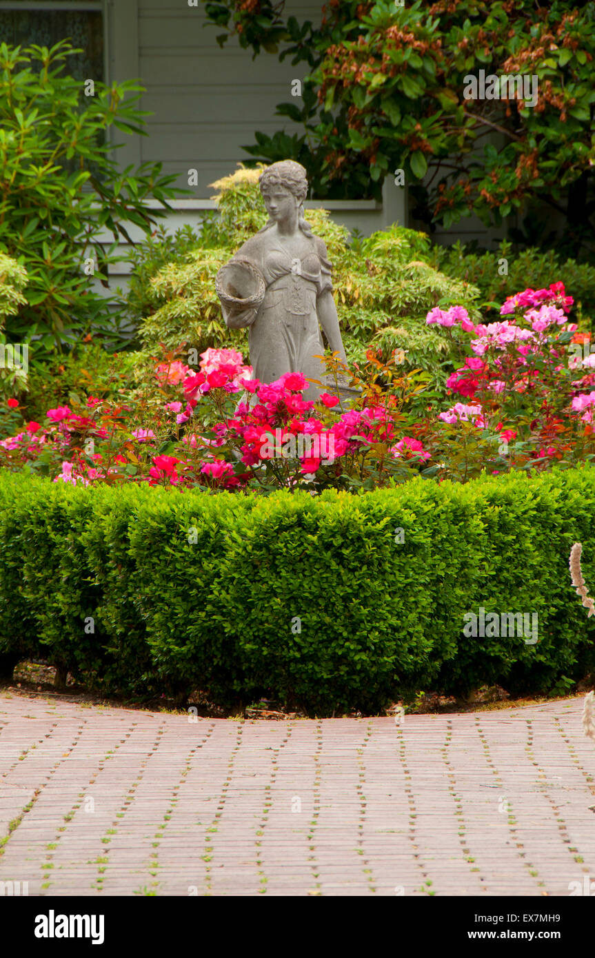 Giardino passerella statua, Hulda Klager Giardino lilla, bosco, Washington Foto Stock