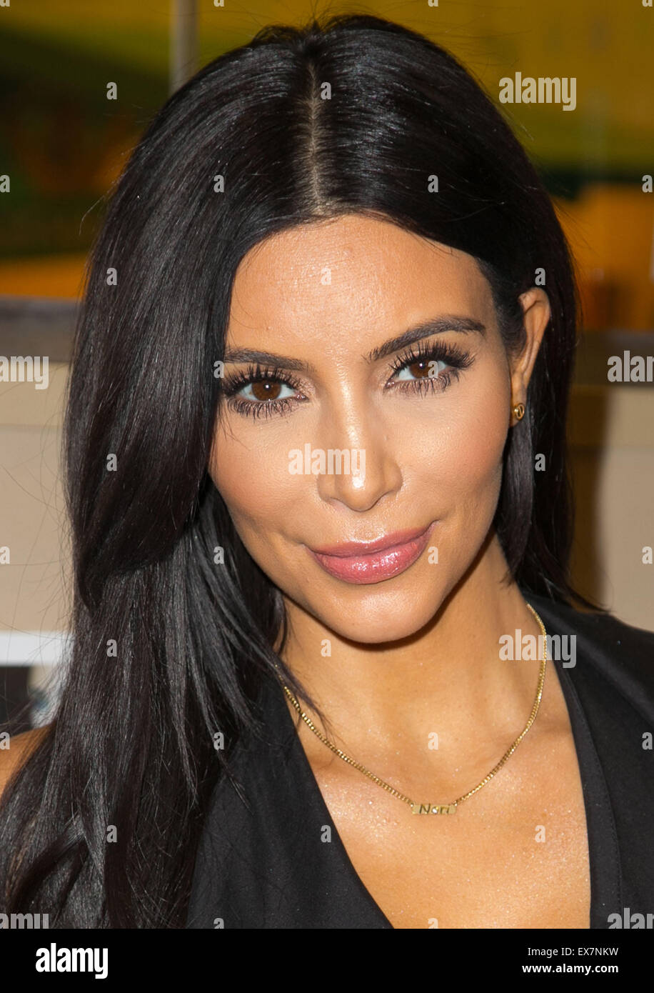 Kim Kardashian West assiste libro firma per caso 'Selfish', presentando la fotografia selfie di Kim Kardashian West, presso Barnes & Noble a Grove. Dotato di: Kim Kardashian dove: Los Angeles, California, Stati Uniti quando: 07 Maggio 2015 Foto Stock