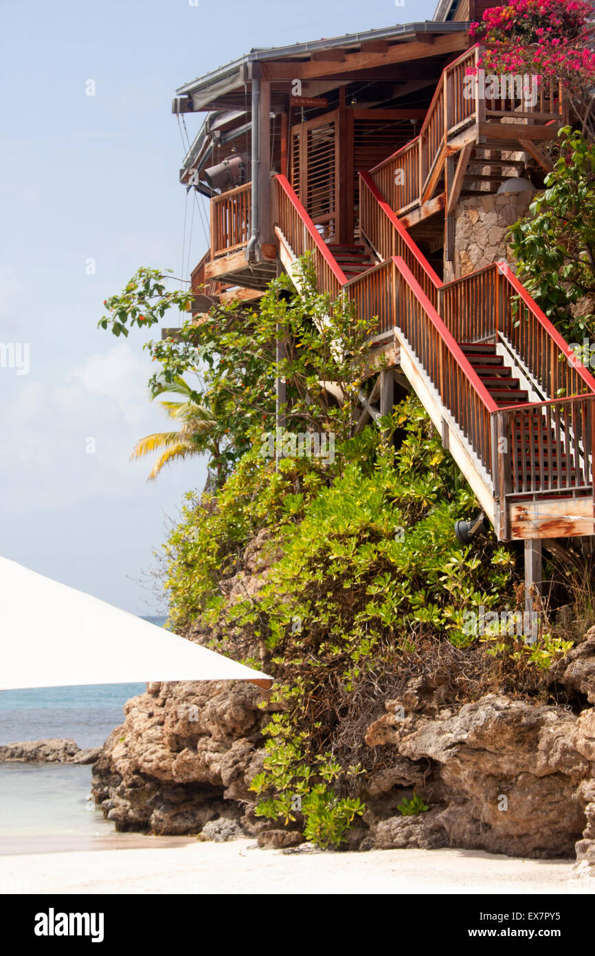 Un edificio dal famoso Eden Rock Hotel in San Barts, incorporato in una quarzite bluff Foto Stock