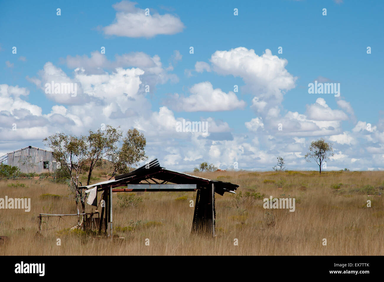 Esplorazione abbandonato Camp - Australia Foto Stock