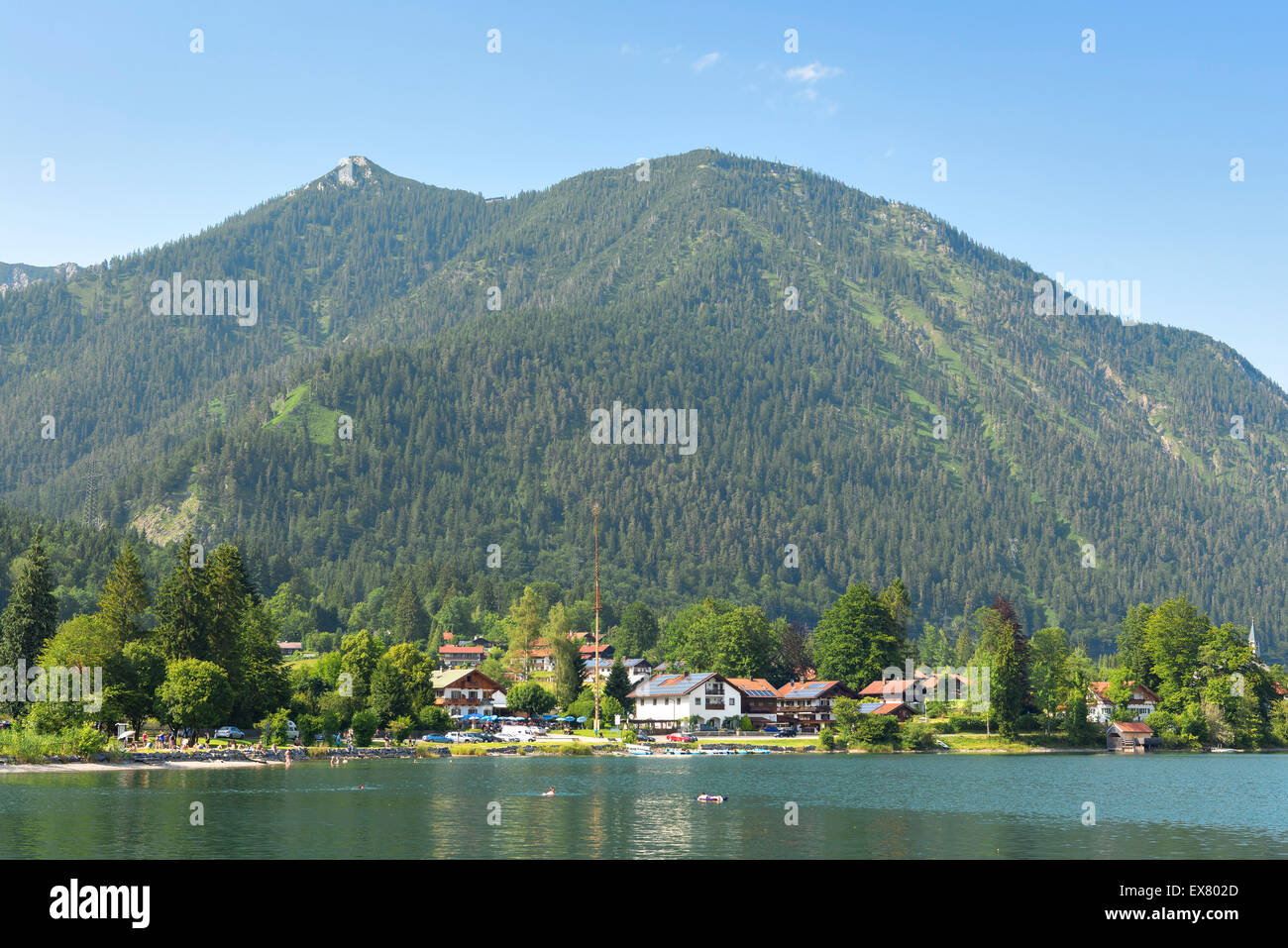 Vista Lago Walchensee e la montagna Herzogstand in Baviera, Germania Foto Stock