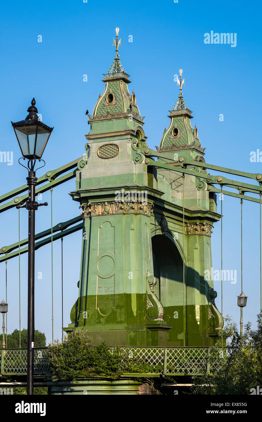 Hammersmith ponte che attraversa il fiume Tamigi London, England, Regno Unito Foto Stock