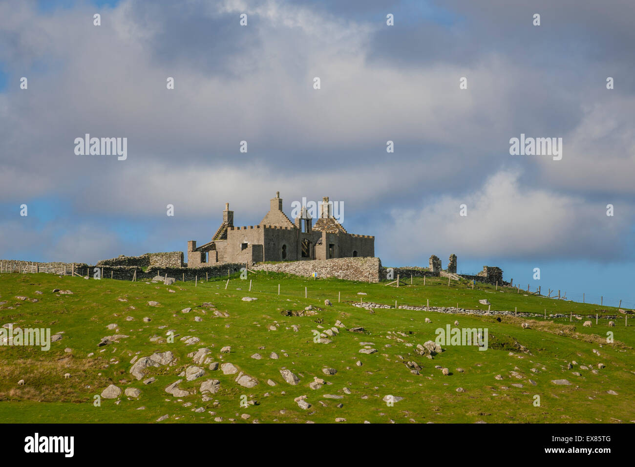 Decadendo country house, la rovina, Yell, isole Shetland, Scotland, Regno Unito Foto Stock