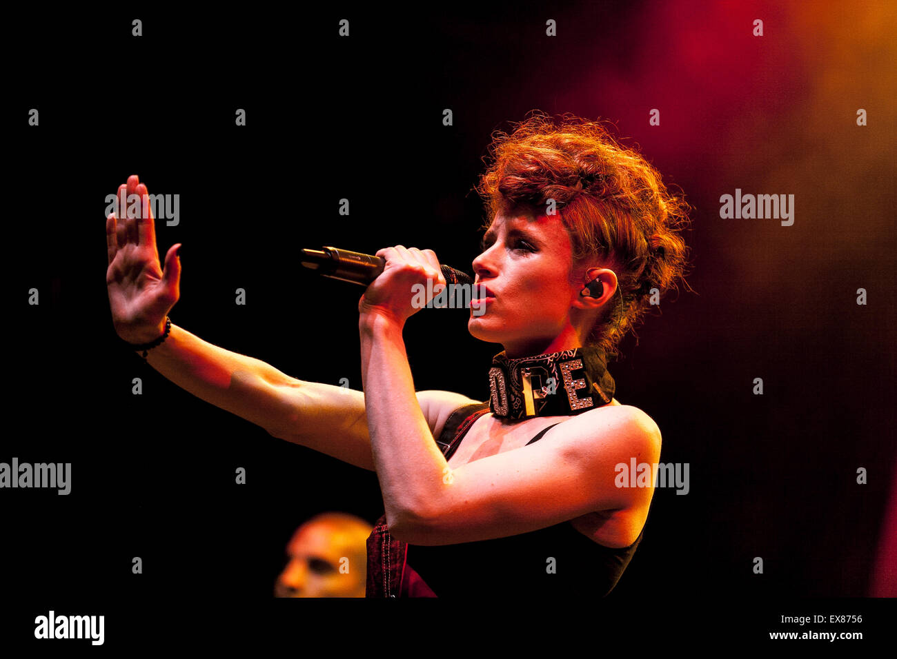 Mosca, Russia - 29 January, 2015 : Kiesza cantando in HP evento musicale al nightclub Yotaspace Foto Stock