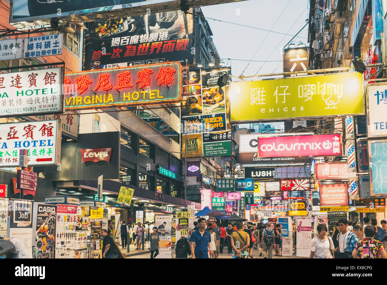 Mongkok in hong kong, uno dei la più trafficata area di Hong Kong per lo shopping. Foto Stock