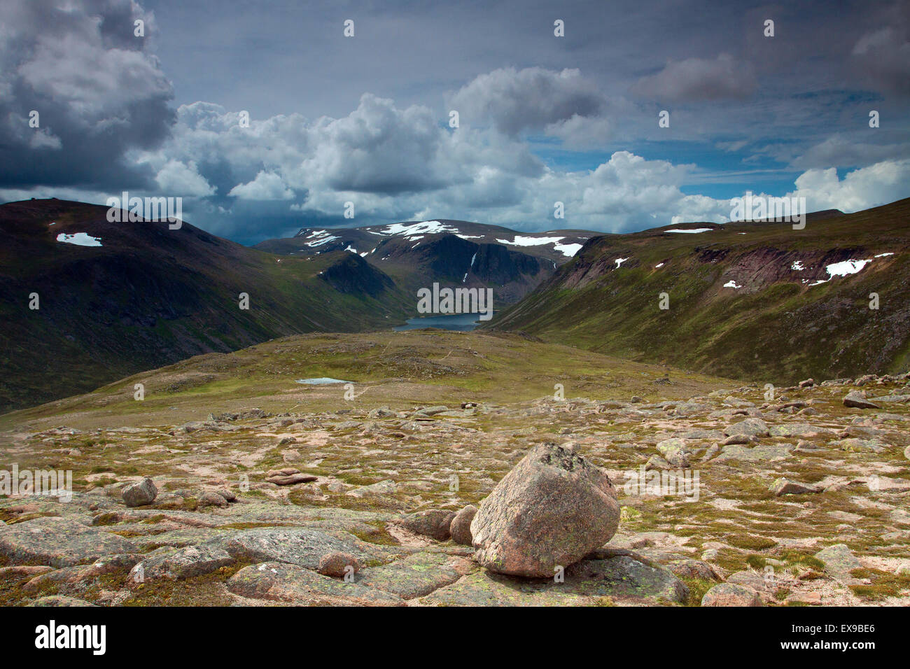 Loch Avon e Beinn Mheadhoin DA UN' Choinneach, Abernethy Riserva Naturale Nazionale, Cairngorm National Park, Badenoch & Speysid Foto Stock