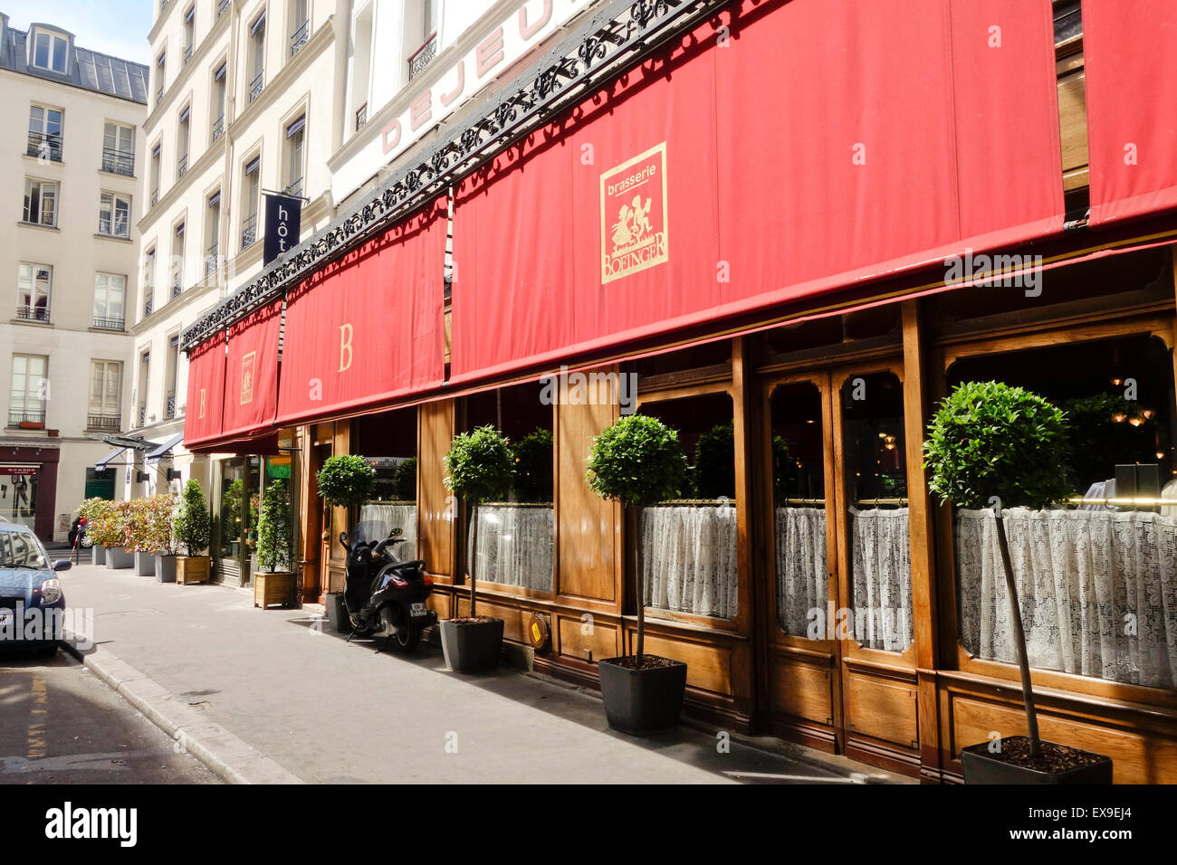 La facciata della tradizionale brasserie Bofinger La cucina francese e specialità alsaziane, Parigi, Francia. Foto Stock