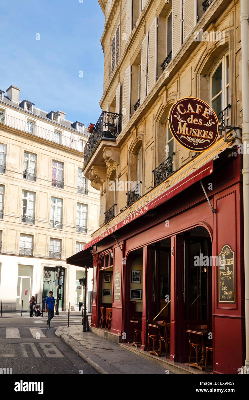 Tipico angolo francese Cafe Cafe des Musees, brasserie, ristorante, bar, Le Marais, Paris, Francia. Foto Stock