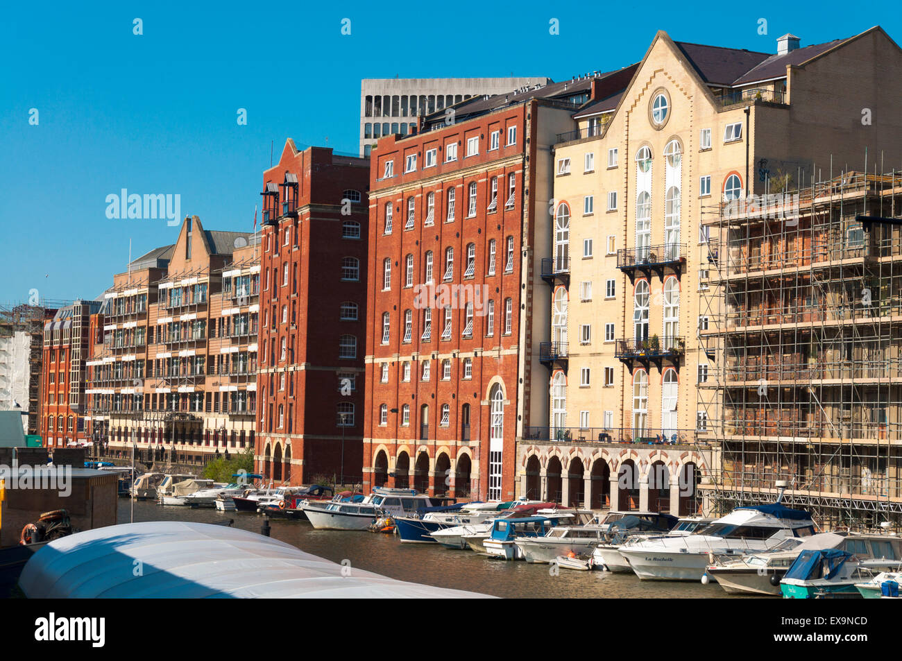 Bristol Floating Harbour, appartamenti e barche, REGNO UNITO Foto Stock