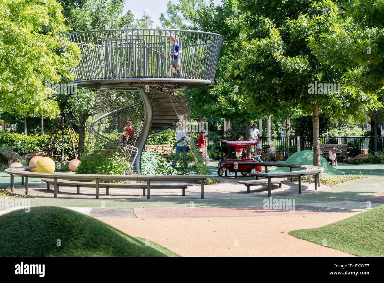 Una parte del giardino per bambini e di un parco giochi per bambini presso la miriade di Giardini Botanici in Oklahoma City, Oklahoma, Stati Uniti d'America. Foto Stock