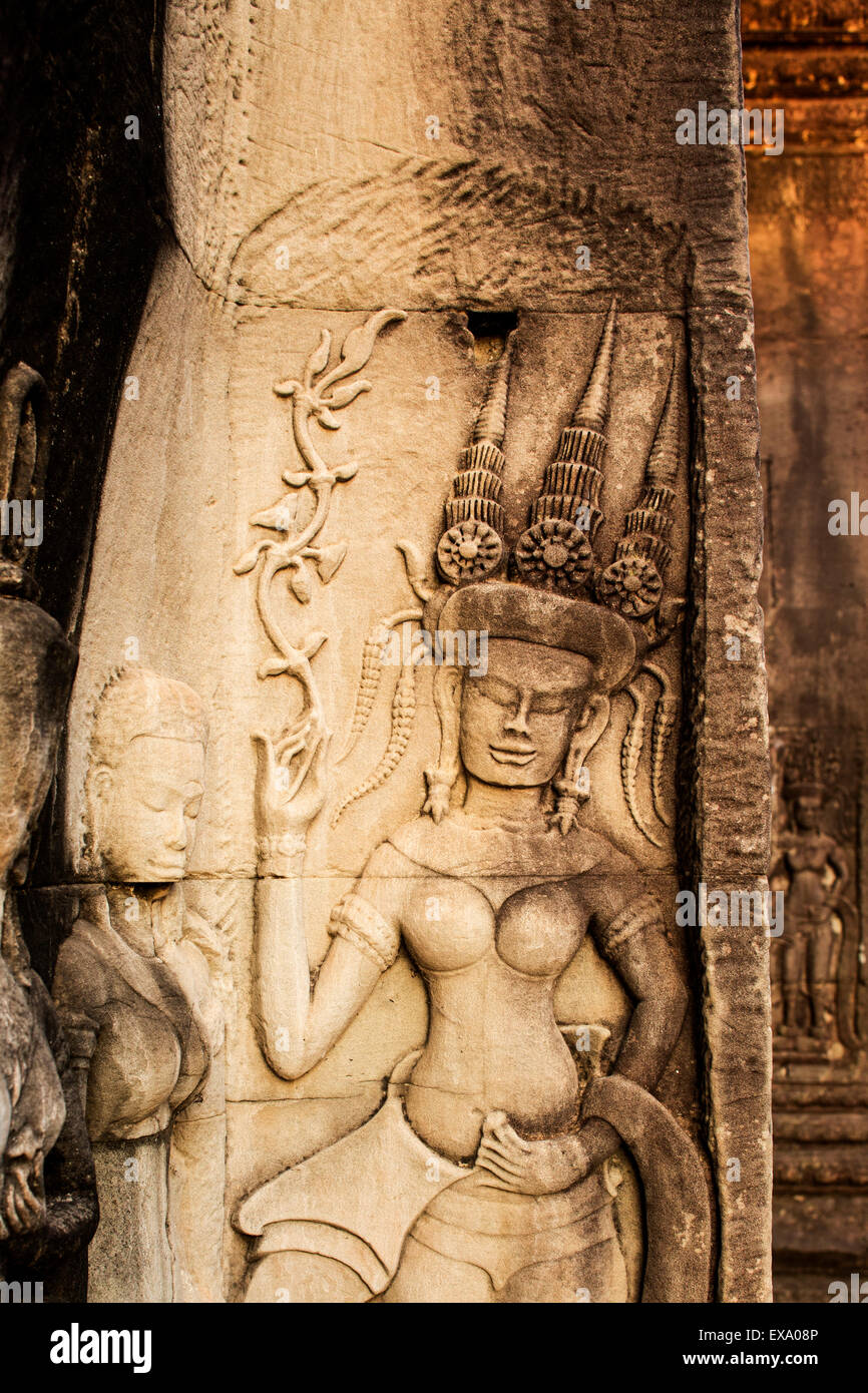 Asia, Cambogia Siem Reap, sculture in pietra di "Apsaras", una femmina di spirito di nuvole e acque in indù e mitologia buddista Foto Stock